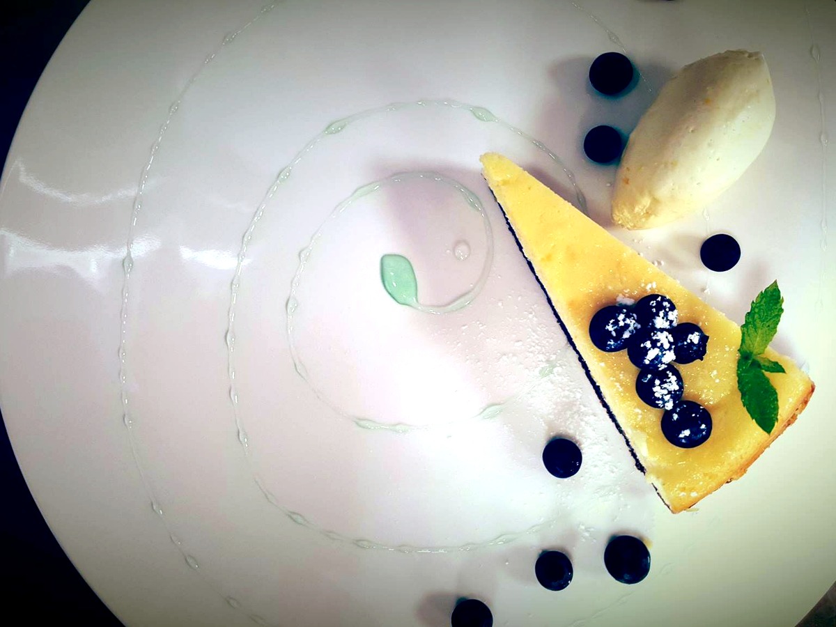 Lemon cheesecake with ice cream and blueberries